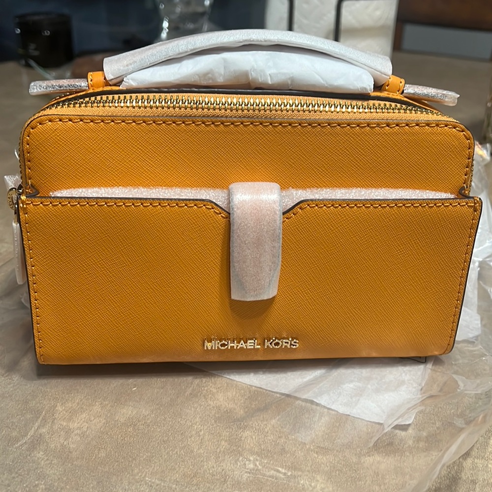 Michael Kors Medium Double Zip Phone Crossbody (Honeycomb)